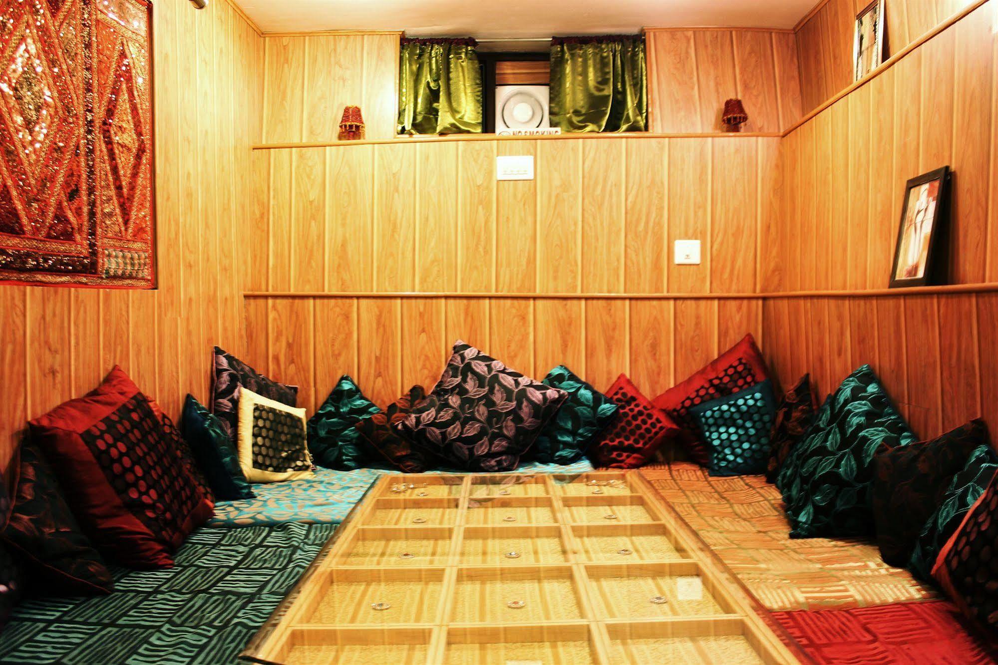 Hotel Walisons Resorts Srīnagar Buitenkant foto