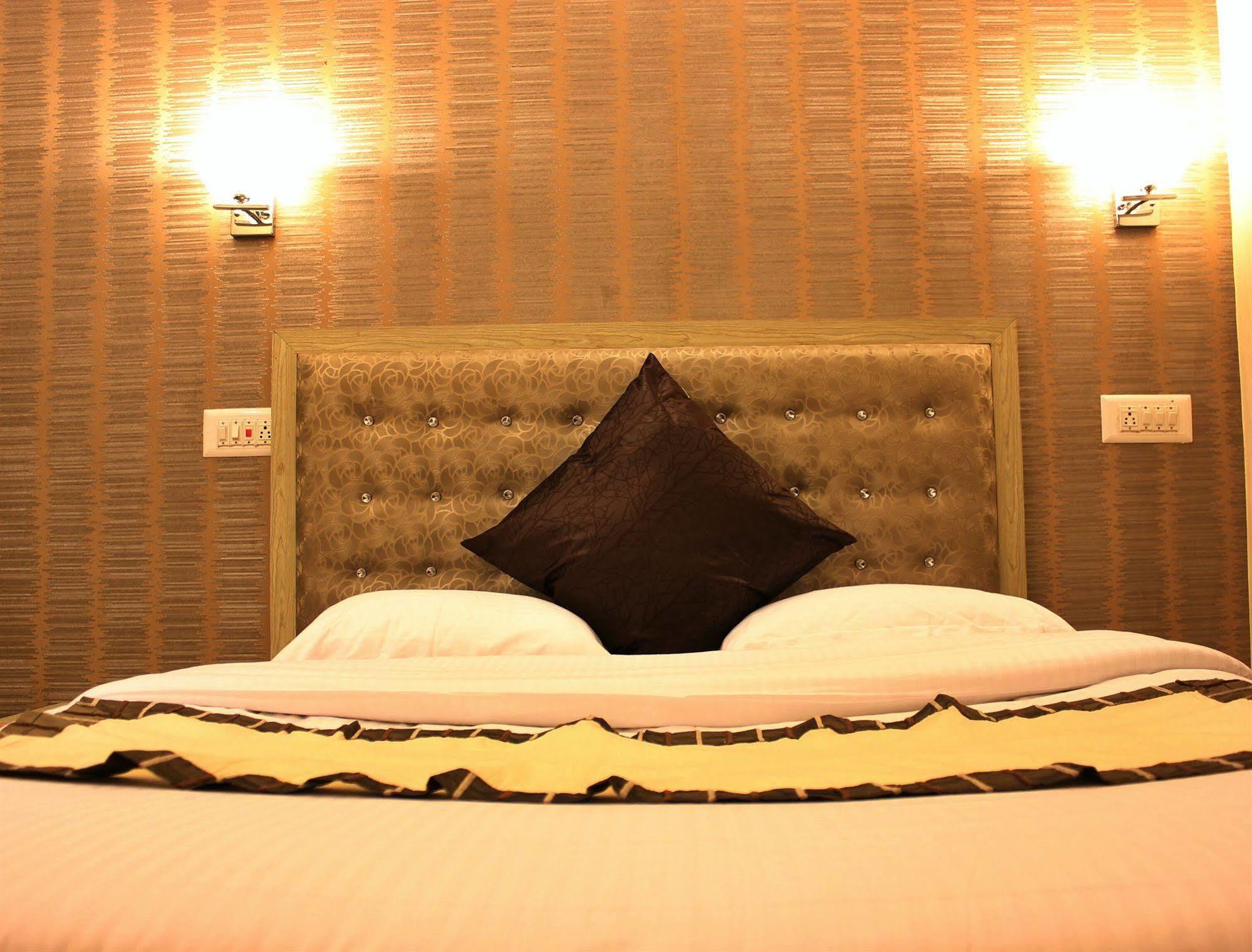 Hotel Walisons Resorts Srīnagar Buitenkant foto