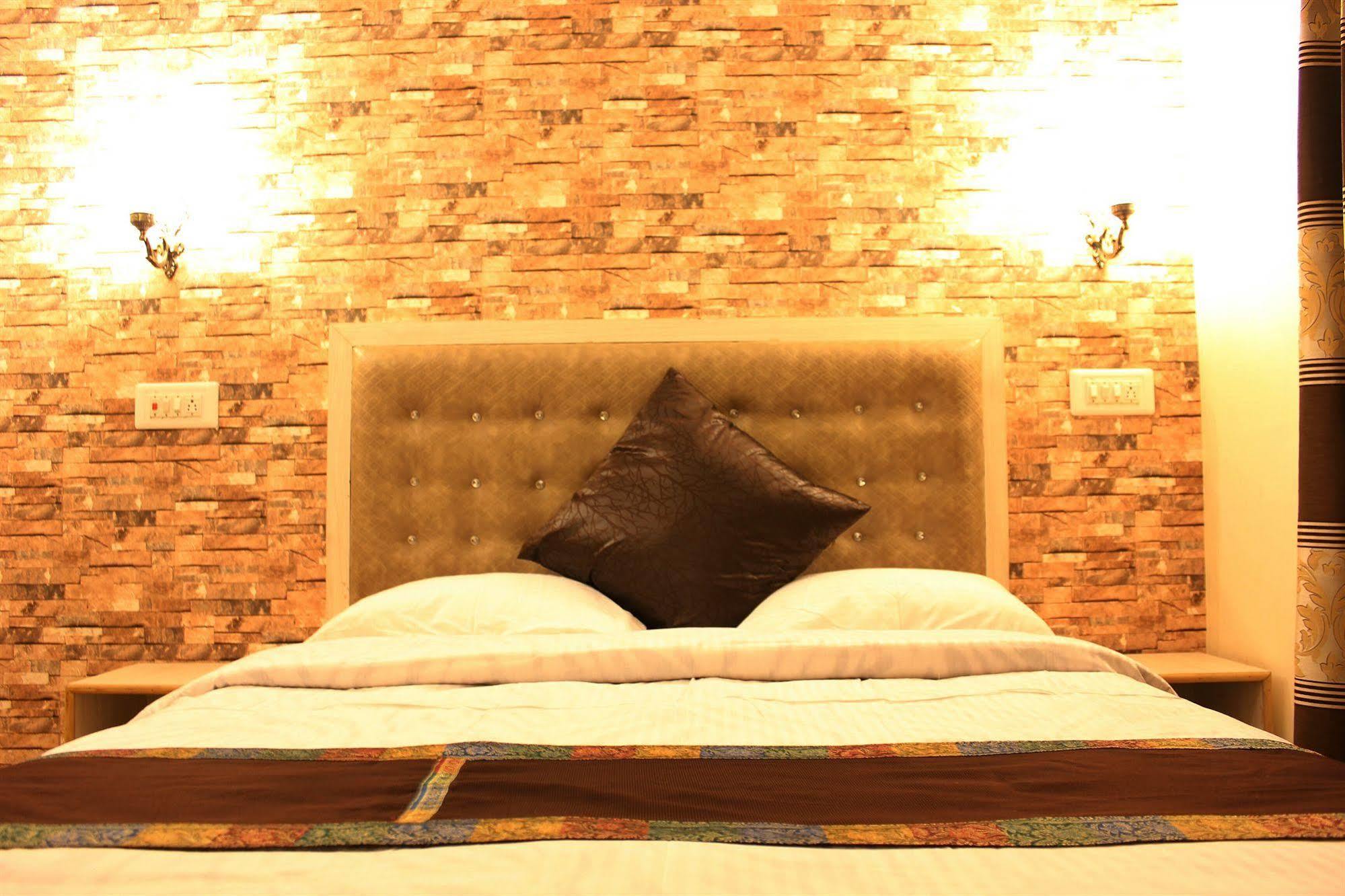 Hotel Walisons Resorts Srīnagar Buitenkant foto
