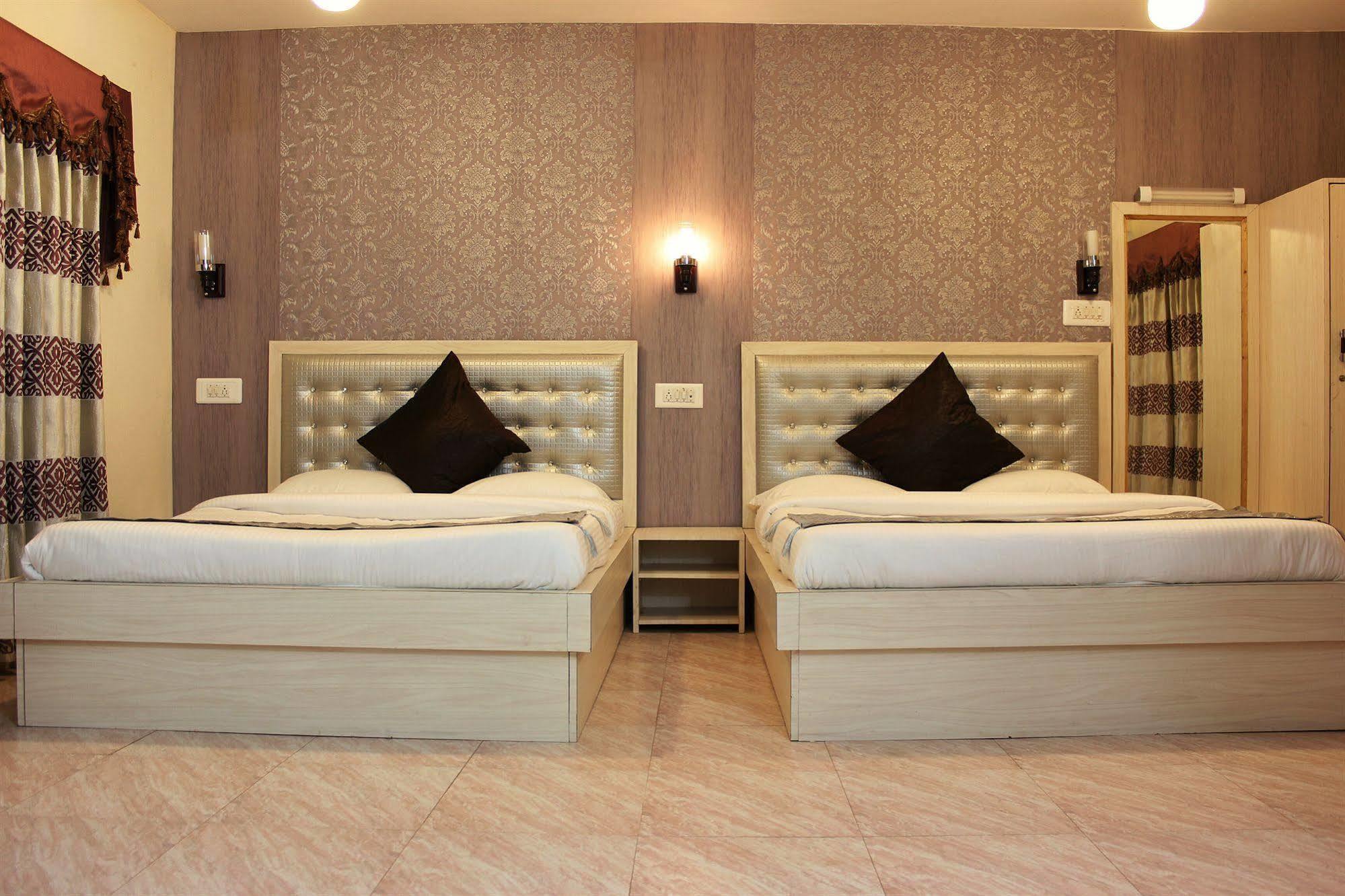 Hotel Walisons Resorts Srīnagar Buitenkant foto